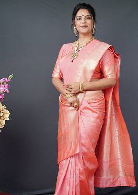 Baby pink banarasi silk blend saree with silver zari border & woven pallu 3