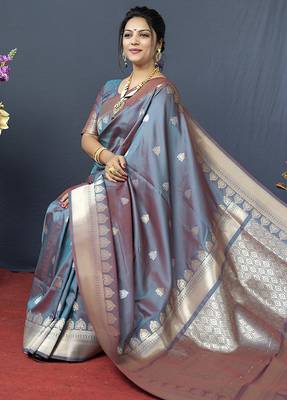 Grey banarasi silk blend saree with silver zari border & woven pallu 3
