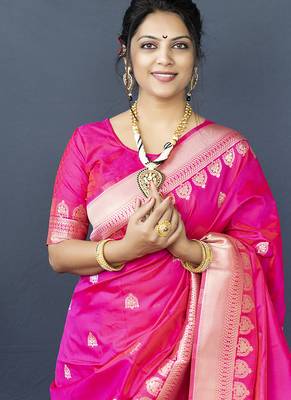 Rani pink banarasi silk blend saree with silver zari border & woven pallu 3