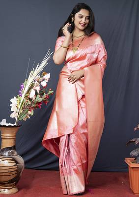 Baby pink banarasi silk blend saree with zari border & woven pallu 3