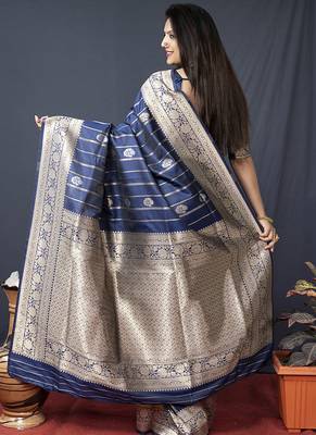 Navy blue banarasi silk blend saree with zari border & woven pallu 2