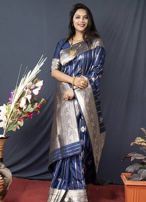 Navy blue banarasi silk blend saree with zari border & woven pallu 3