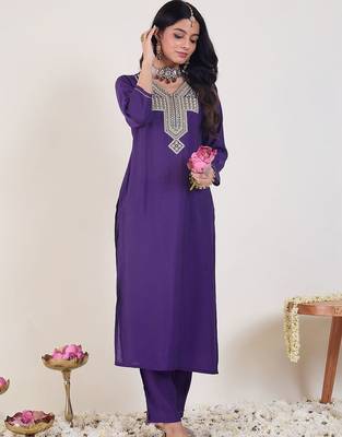 Women Ethnic Motifs Embroidered Regular Thread Work Kurta with Trousers 1