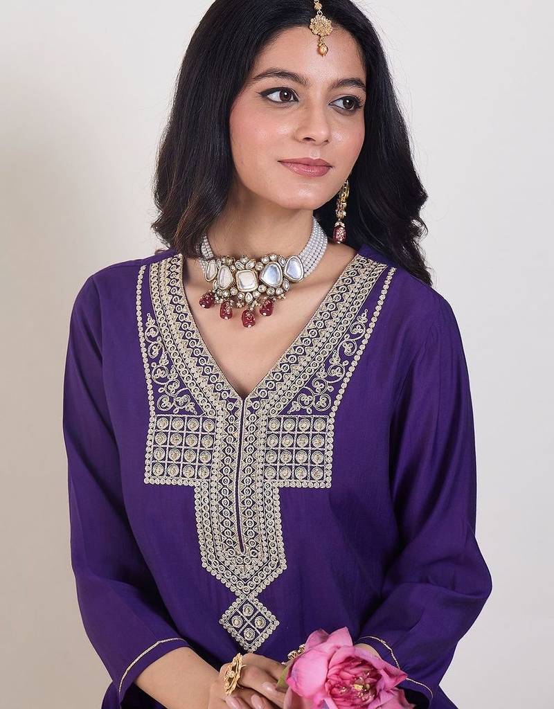 Women Ethnic Motifs Embroidered Regular Thread Work Kurta with Trousers