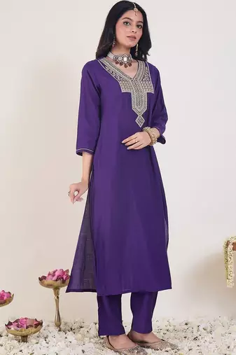 Women Ethnic Motifs Embroidered Regular Thread Work Kurta with Trousers