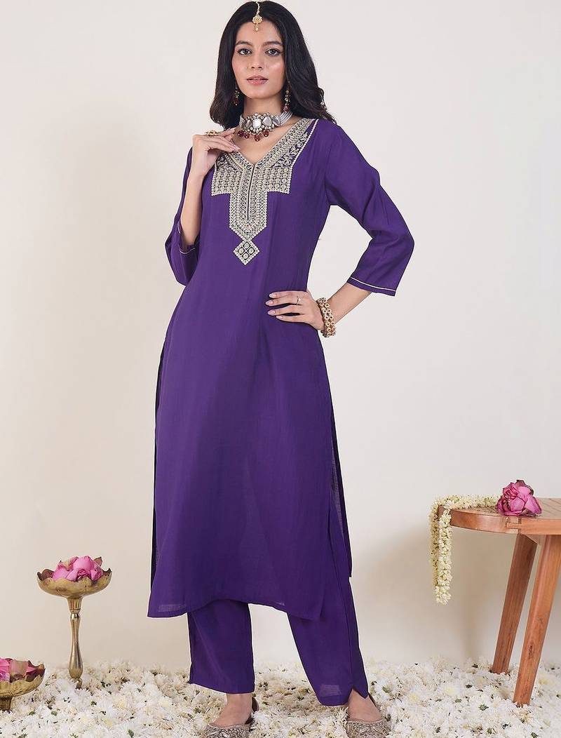 Women Ethnic Motifs Embroidered Regular Thread Work Kurta with Trousers