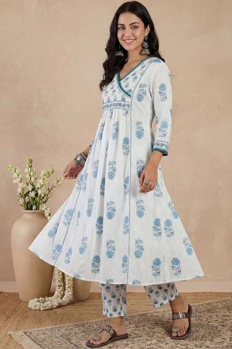 Women Floral Printed Regular Pure Cotton Kurta with Trousers