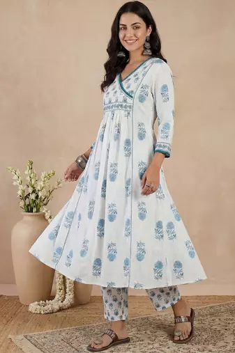 Women Floral Printed Regular Pure Cotton Kurta with Trousers