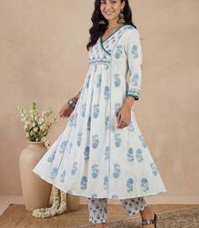 Women Floral Printed Regular Pure Cotton Kurta with Trousers