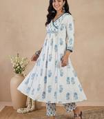 Women Floral Printed Regular Pure Cotton Kurta with Trousers