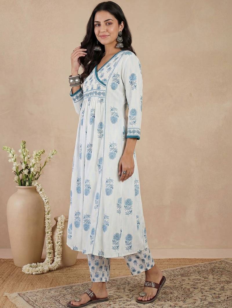 Women Floral Printed Regular Pure Cotton Kurta with Trousers