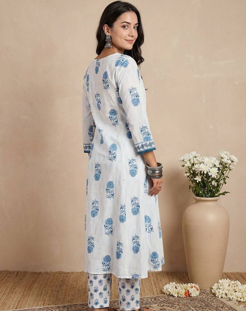 Women Floral Printed Regular Pure Cotton Kurta with Trousers