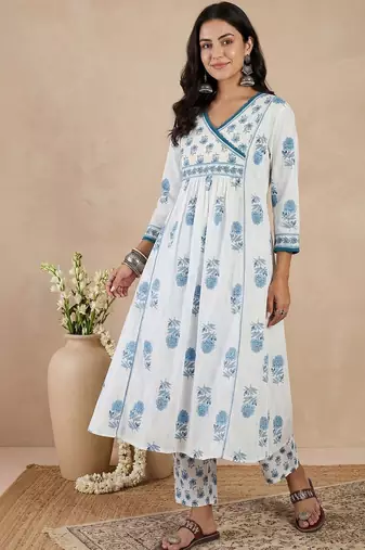 Women Floral Printed Regular Pure Cotton Kurta with Trousers