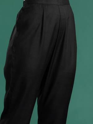 Solid Kurta With Trousers & Dupatta 3