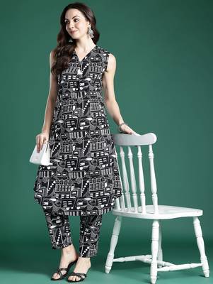 Women Printed Pleated Pure Cotton Kurta with Trousers 6
