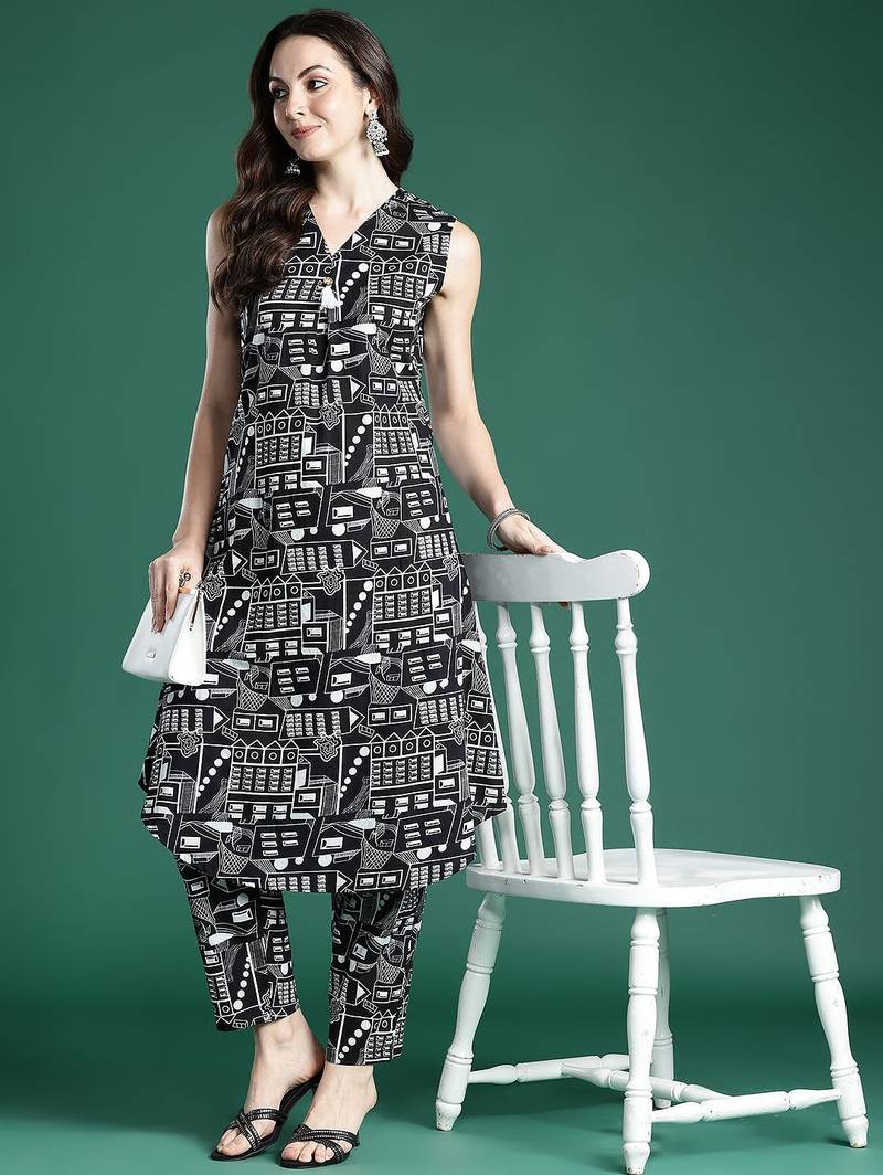 Women Printed Pleated Pure Cotton Kurta with Trousers