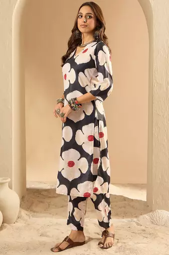 Floral Printed V Neck Kurta With Trousers