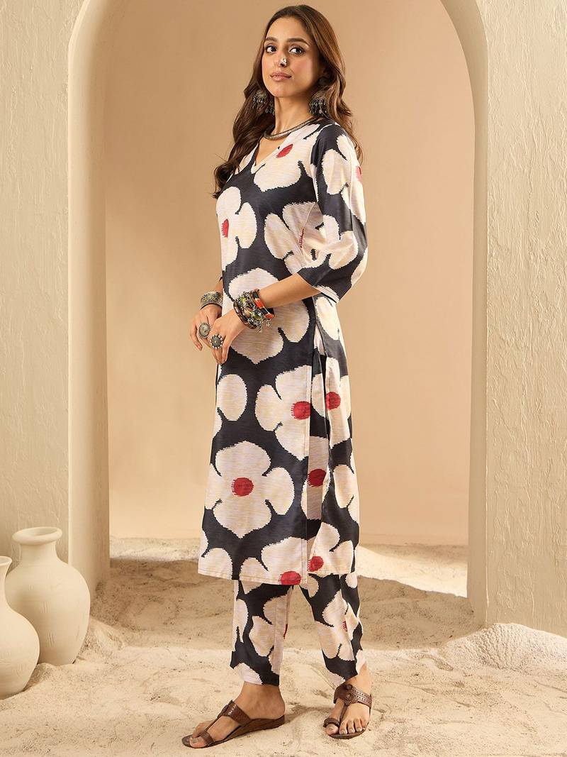 Floral Printed V Neck Kurta With Trousers