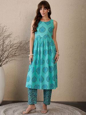 Women Floral Printed Empire Pure Cotton Kurta with Palazzos 1