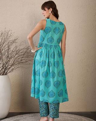 Women Floral Printed Empire Pure Cotton Kurta with Palazzos 4