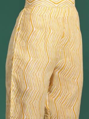 Floral Printed Regular Pure Cotton Kurta with Trousers & Dupatta 3