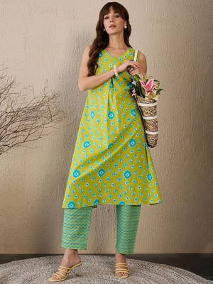 Women Printed Regular Pure Cotton Kurta with Trousers 7