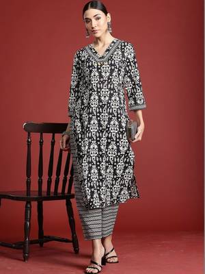 Women Ethnic Motifs Printed Regular Pure Cotton Kurta with Trousers 2