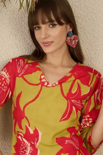 Women Floral Printed Regular Kurta with Trousers