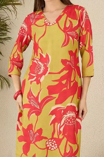 Women Floral Printed Regular Kurta with Trousers