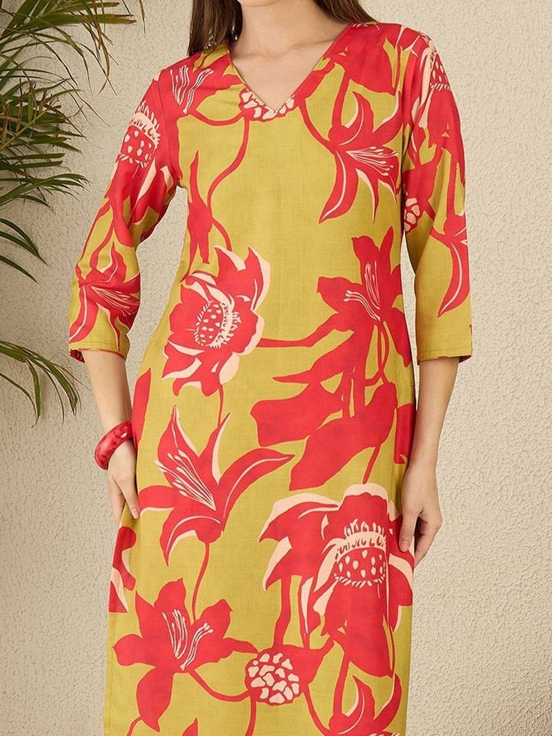 Women Floral Printed Regular Kurta with Trousers