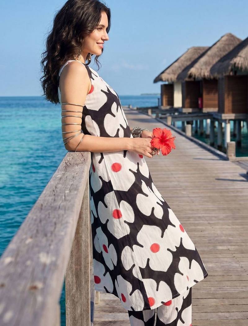 Women Floral Printed Regular Pure Cotton Kurta with Trousers