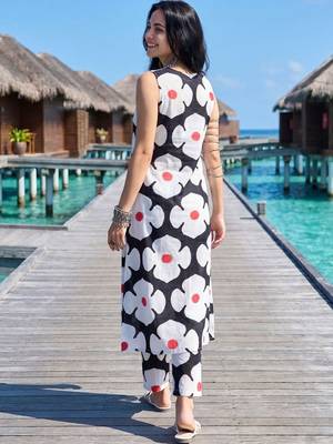 Women Floral Printed Regular Pure Cotton Kurta with Trousers 4