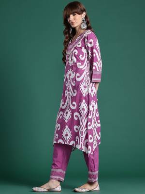 Ethnic Motifs Printed Regular Kurta with Trousers 4