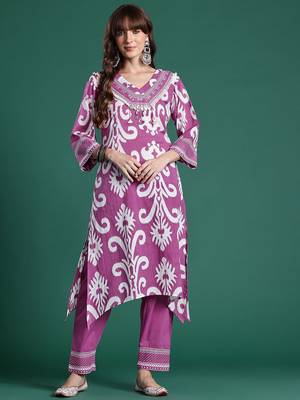 Ethnic Motifs Printed Regular Kurta with Trousers 6