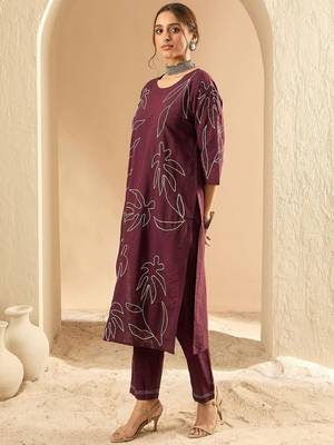 Women Floral Embroidered Regular Thread Work Pure Cotton Kurta with Trousers 5