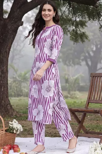 Women Floral Printed Regular Sequinned Pure Cotton Kurta with Trousers