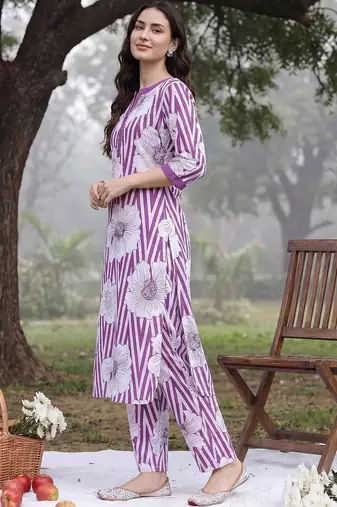 Women Floral Printed Regular Sequinned Pure Cotton Kurta with Trousers