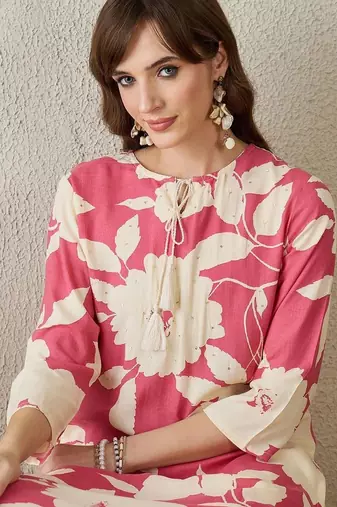 Women Floral Printed Regular Kurta with Trousers
