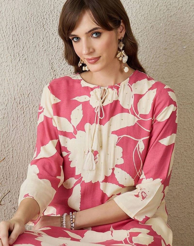 Women Floral Printed Regular Kurta with Trousers