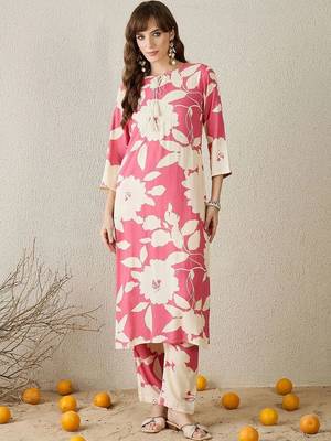Women Floral Printed Regular Kurta with Trousers 6