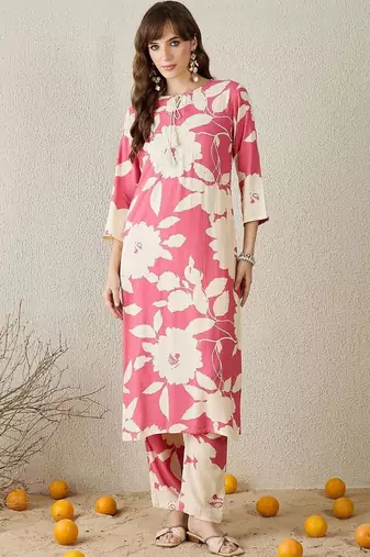 Women Floral Printed Regular Kurta with Trousers
