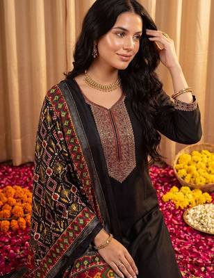 Women Ethnic Motifs Embroidered Regular Thread Work Kurta with Trousers & With Dupatta 2