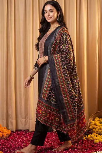 Women Ethnic Motifs Embroidered Regular Thread Work Kurta with Trousers & With Dupatta