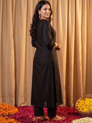 Women Ethnic Motifs Embroidered Regular Thread Work Kurta with Trousers & With Dupatta 4