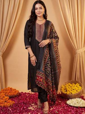 Women Ethnic Motifs Embroidered Regular Thread Work Kurta with Trousers & With Dupatta 6