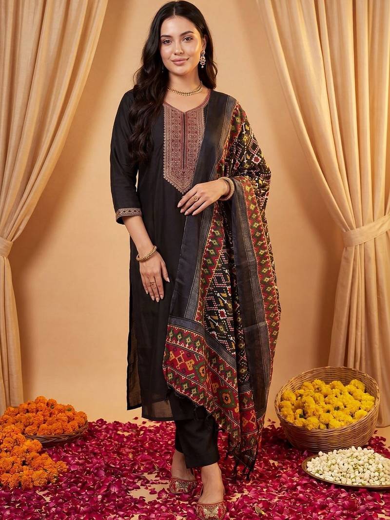 Women Ethnic Motifs Embroidered Regular Thread Work Kurta with Trousers & With Dupatta