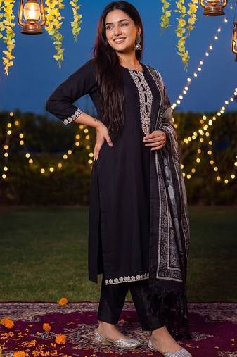 Women Embroidered Regular Thread Work Kurta with Trousers & With Dupatta