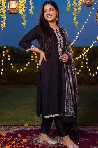 Women Embroidered Regular Thread Work Kurta with Trousers & With Dupatta