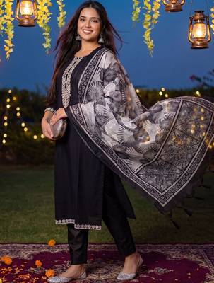 Women Embroidered Regular Thread Work Kurta with Trousers & With Dupatta 3