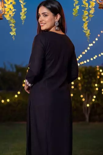 Women Embroidered Regular Thread Work Kurta with Trousers & With Dupatta